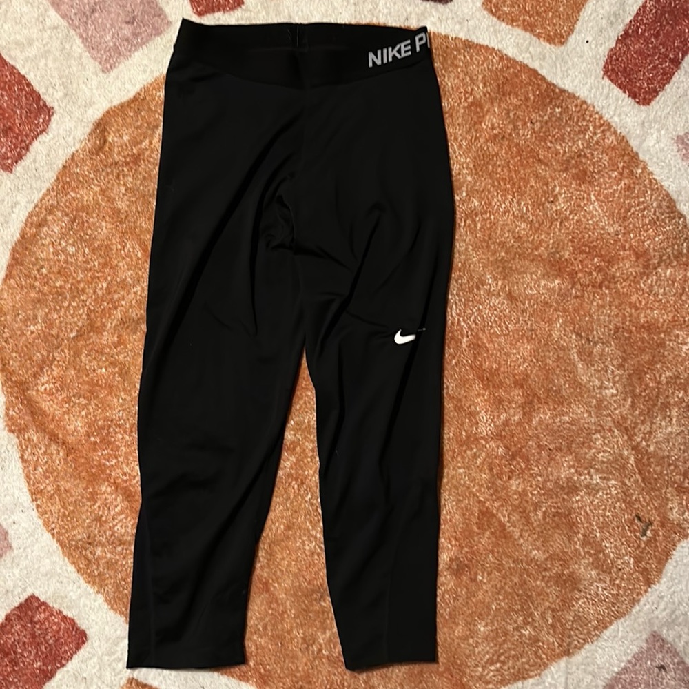 Black capris leggings